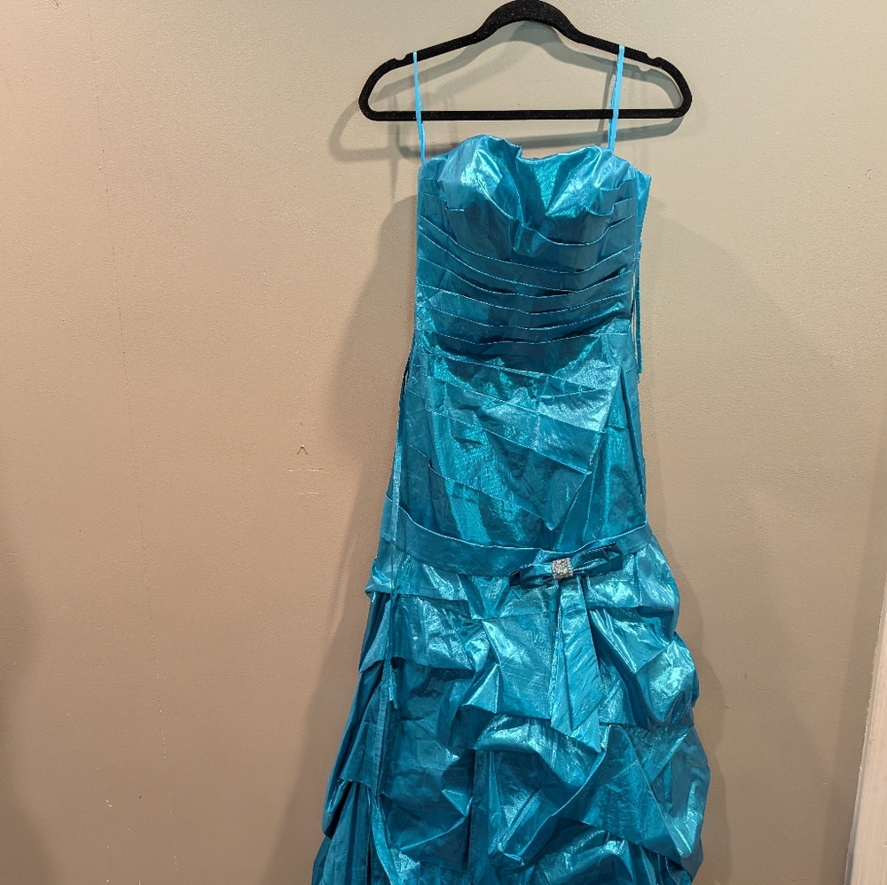 New Teal Ball Gown Formal Prom Dress - SIZE 4